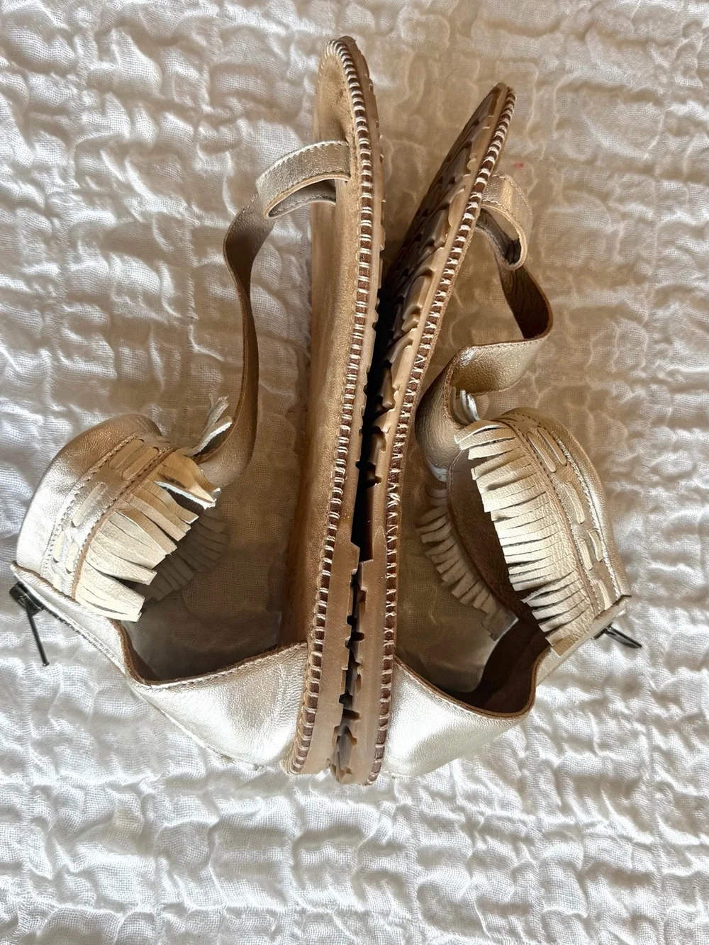 Manitobah Wasaga Ankle Sandals 8 Metallic Leather Fringe Floral Comfort
